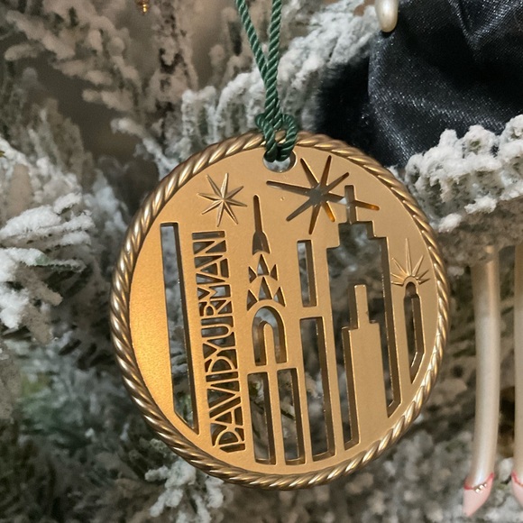 David Yurman 2024 Ornament - Picture 2 of 3